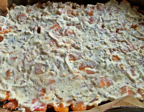 Нанести слоем на помидоры с курочкой.