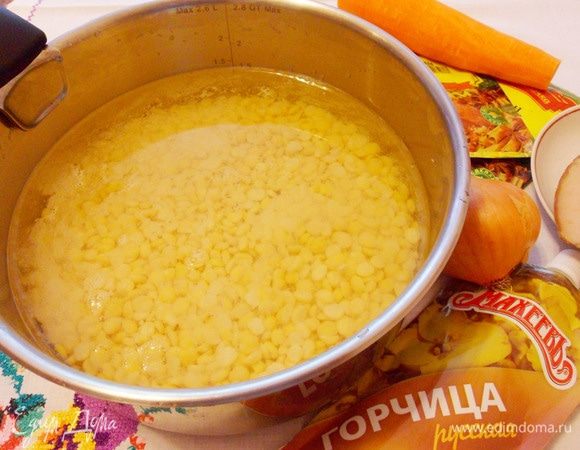 Горох перебрать и замочить на ночь.