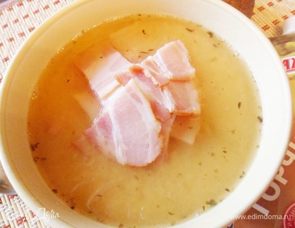 Для нас более привычна традиционная подача, поэтому  мелко нарезать овощи и мясо, добавить их в тарелки с супом перед подачей к столу. Не забудьте про горчицу!