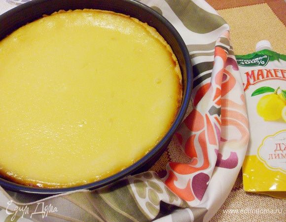 Через указанное время достать пирог из духовки.