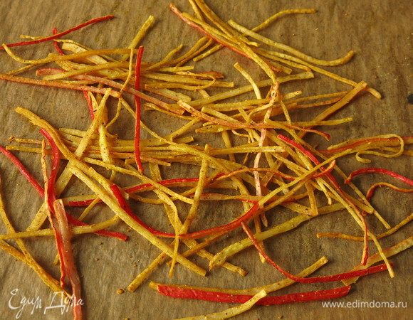 Нагреваем духовку до 170°С, уменьшаем до 100°С, ставим противень с палочками на 8-10 минут. Просушиваем. Приятного аппетита!