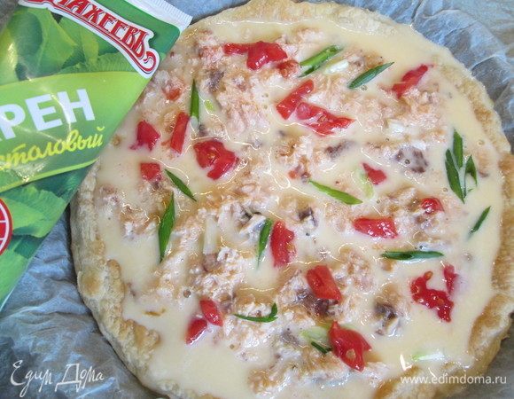 Добавляем помидоры и козий сыр и отправляем в духовку, нагретую  до 180°С, на 35 минут.