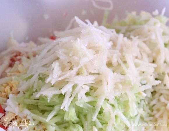 Натираем грушу.