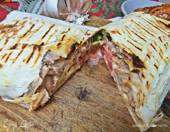 Мне хватает половинки, мужчины съедят обе!