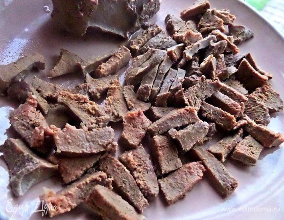 Нарезать удобными кусочками.