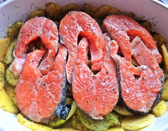 Далее — филе или стейки промаринованной рыбы.