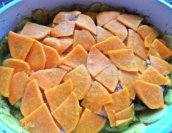 Положить слоем на рыбку.