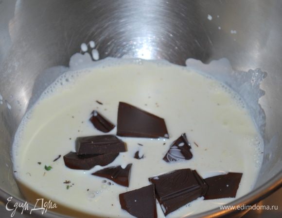 Добавляем шоколад.