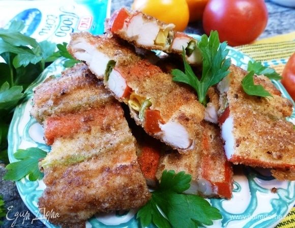 Такая интересная и необычная закуска привлекает внимание сначала своим ярким видом, а затем приятным вкусом. Она получается сытной, там все-таки есть мясо, и сочной из-за овощей.
Приятного аппетита!