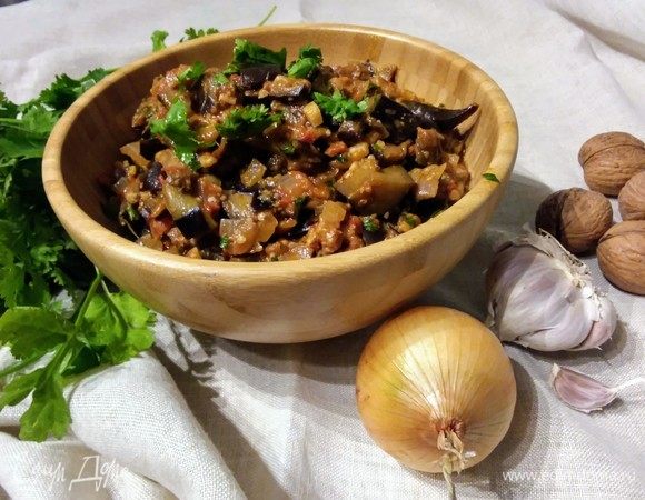 Закуску можно есть в теплом виде, но остывшая, настоявшаяся она мне больше понравилась. 