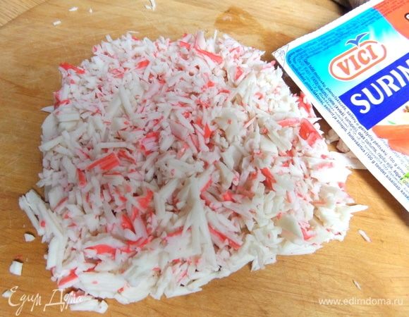 Порубить мелкой соломкой. Если замороженные, то можно натереть.