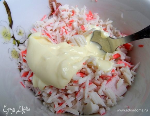 Перелить его в палочки. Перемешать.