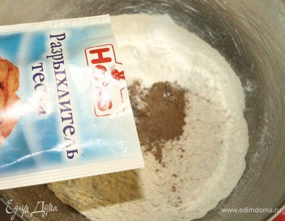 Добавляем разрыхлитель ТМ Haas. Все перемешиваем.