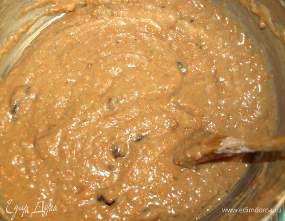 Соединяем две смеси вместе. Тщательно перемешиваем.