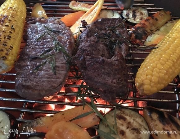 Подаем мясо с овощами. Приятного аппетита!