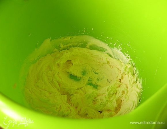 Сбиваем сливки, 1 минуту.