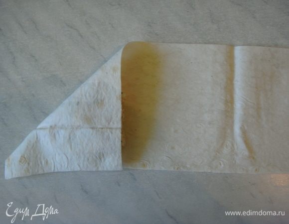 Начать сворачивать в треугольник.