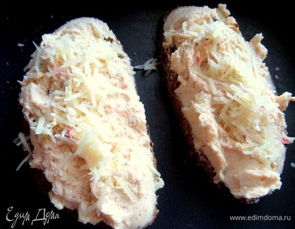 Сверху посыпать литовским пармезаном.