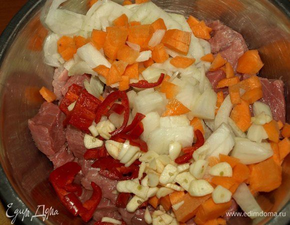 Соединить все с говядиной.