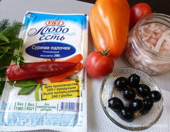 Подготовим продукты для салата. Овощи вымоем, обсушим.