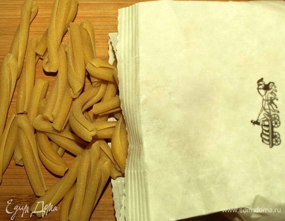 Пасту приготовить, как указано на упаковке производителя или на ваше усмотрение.