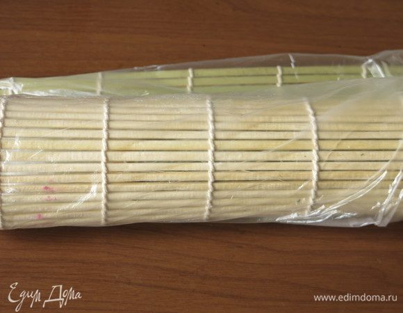 Сворачиваем ролл.