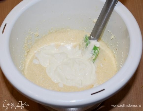Добавить сметану.
