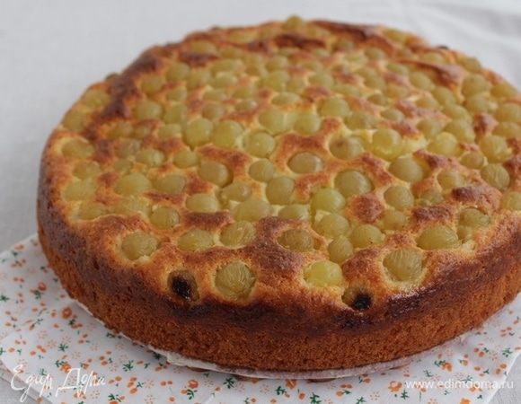 Выпекать в разогретой духовке 180°С 40–45 минут.