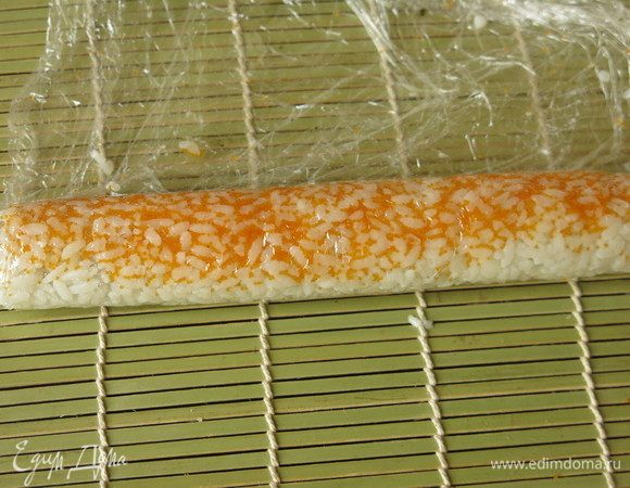 Сворачиваем и кладем в холодильник.