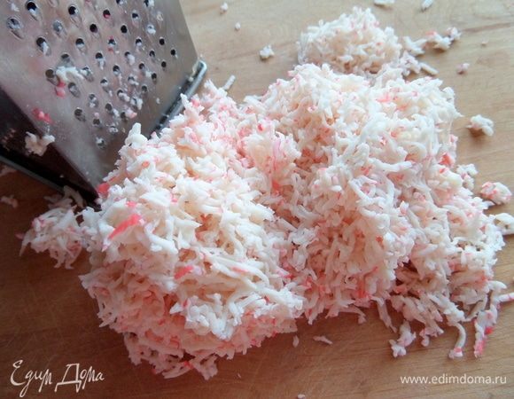 Натереть на мелкой терке.