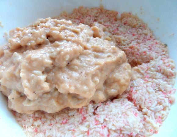 Соус густой, переложить его к палочкам. Идею добавить бешамель с начинку котлеток подсмотрела у Юлии Высоцкой.