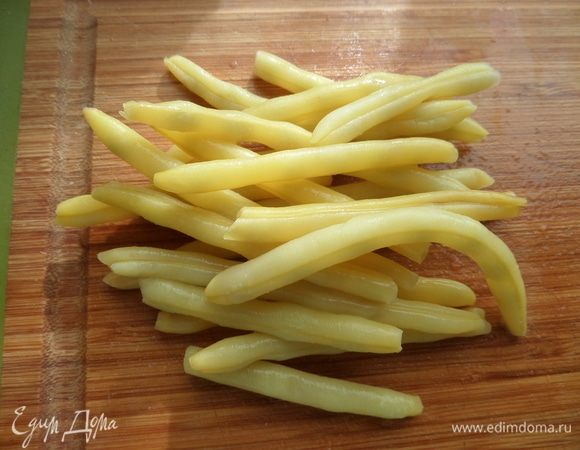 Стручковую фасоль берем свежую или замороженную.