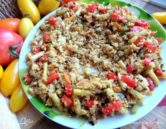 Выгрузить на общее блюдо овощной кускус.