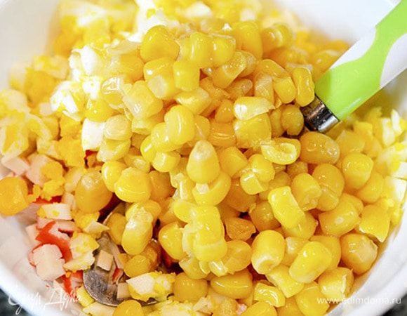 Добавьте кукурузу.