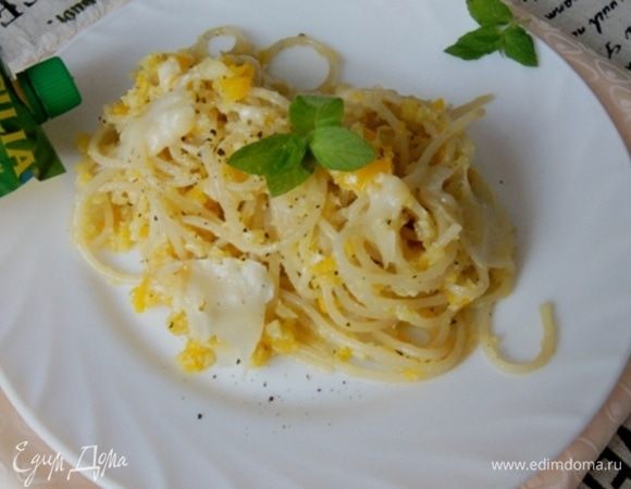 Готовое блюдо присыпать тертым сыром и украсить мятой. Приятного аппетита!