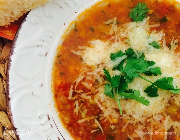 Готовый суп посыпать пармезаном.