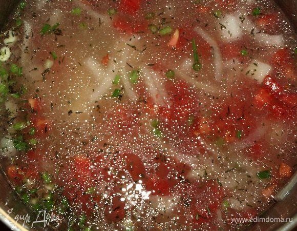 Добавить воды, довести до кипения и варить 10 минут.