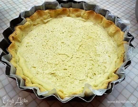 Готовый корж остужаем.