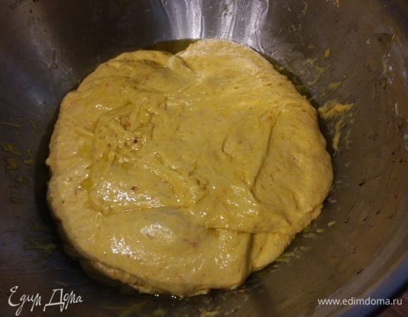 Так выглядит тесто через первые 20 минут. 