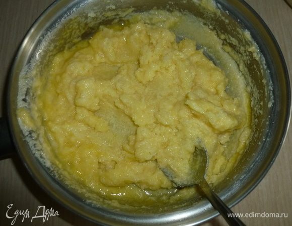 Оставшиеся желтки вмешать в кашу.