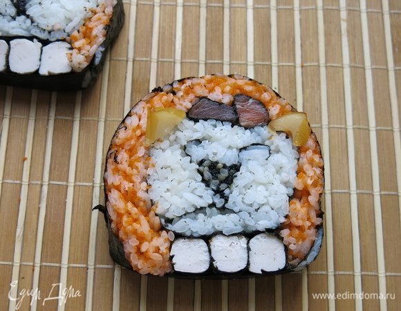 Вот мой один из первых суши-кадзари — кошка, и также с крабовыми палочками.