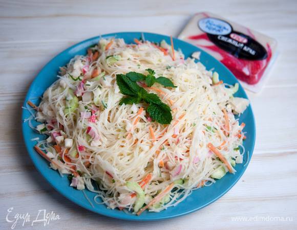 При подаче можно украсить зеленью.