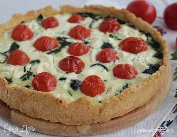 Запекаем пирог при температуре 170–180°C, около 30 минут.