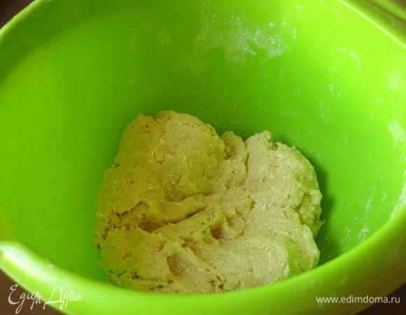 Замешиваем тесто.