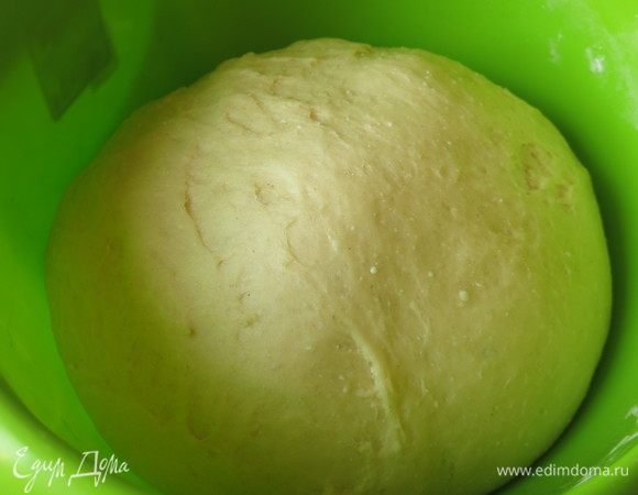 За час тесто поднялось.