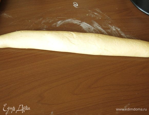 Сворачиваем рулетом.