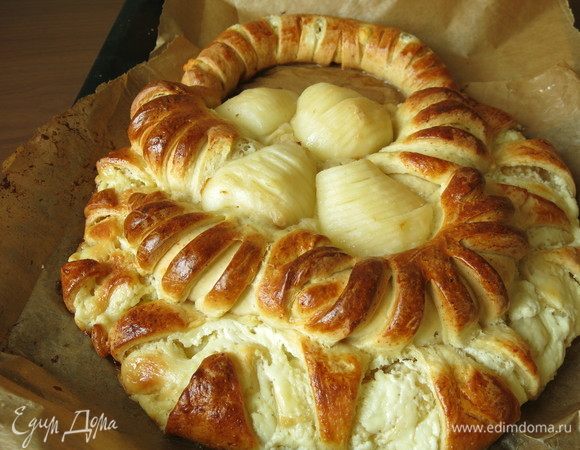 Выпекаем при 180°C 45 минут. Дрожжевая выпечка из творожного теста дольше не черствеет, остается мягкой. Приятного!