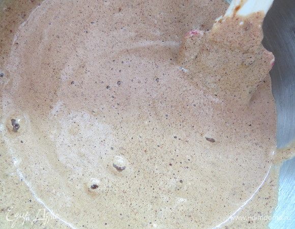 Добавить муку с какао, перемешать. 