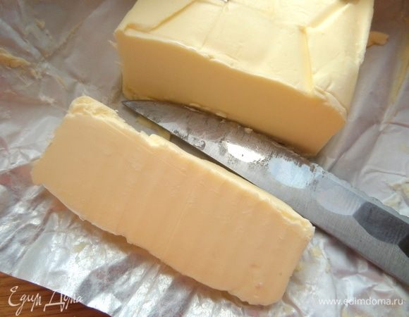 Кусочек (по вкусу) масла отрезать.