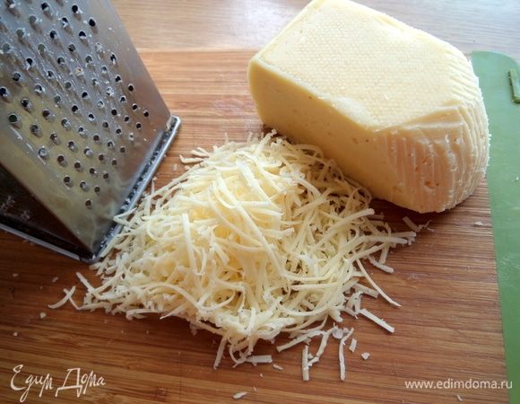 Натереть сыр.
